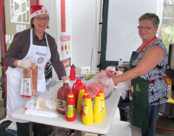 Rotary Club of Kew supporting Polio Australia at Bunnings Sausage Sizzle